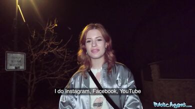 Public Agent - Zrzavá holka stříká po celém mém penisu