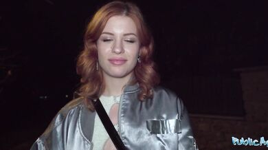 Public Agent - Zrzavá holka stříká po celém mém penisu