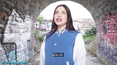 Public Agent - Velké rty, velká prsa, kouření, hardcore sex, krásná cizí dívka s dokonalým tělem