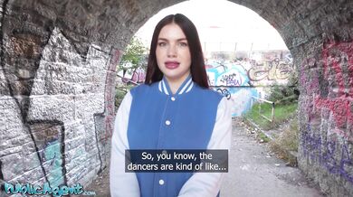 Public Agent - Velké rty, velká prsa, kouření, hardcore sex, krásná cizí dívka s dokonalým tělem