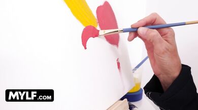 MYLF - Ujišťuje se, že pták jejího nahého modela je opravdu tvrdý