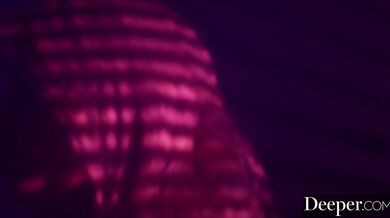 Deeper - Dvojičky ako blondínky Riley a Elsa majú intenzívnu trojku