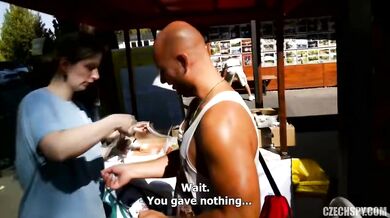 Sexo grupal checo junto al lago