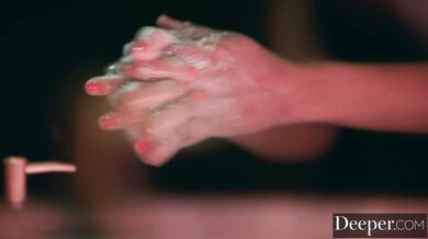 Deeper - ASMR nahrávka odhaľuje Alininu zvrátenú sexuálnu fantáziu