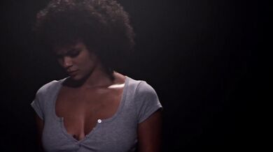 Deeper - ASMR nahrávka odhaľuje Alininu zvrátenú sexuálnu fantáziu