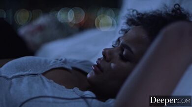 Deeper - ASMR nahrávka odhaľuje Alininu zvrátenú sexuálnu fantáziu