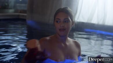 Deeper - Nádherná zlatokopka je zvedená otcom svojho priateľa