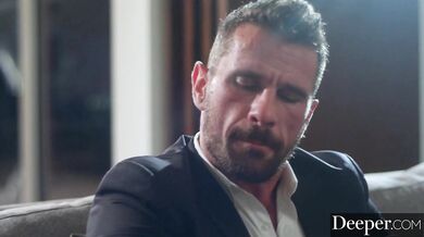 Deeper - Nádherná zlatokopka je zvedená otcom svojho priateľa