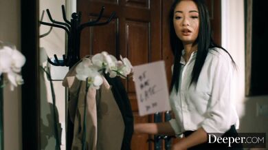 Deeper - Aaron s radostí naplňuje Scarletinu nejtemnější fantazii