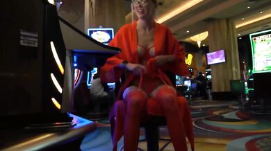 Sexi kráska si zašuká v kasíne