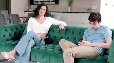 MILF Penny Barber dba o zadowolenie swojego pasierba