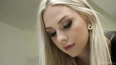 Brutalny seks analny z niewinną blondynką Angie Lynx