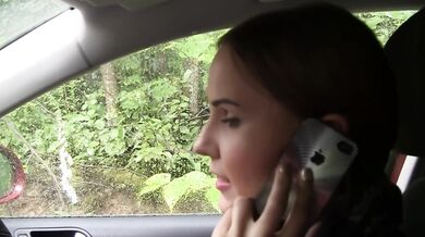 Mujer rescatada recibe semen en su coño