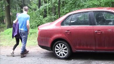 Mujer rescatada recibe semen en su coño