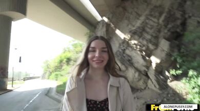 Agente público folla el tímido y apretado coño de Arina Shy