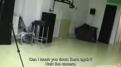 Lesbická Public Agentka sa hrá s blondínkou z ulice