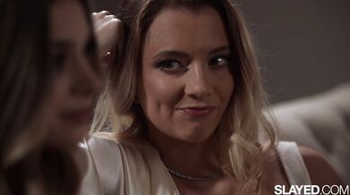 SLAYED - Najlepsi przyjaciele Molly i Riley ulegają swoim pragnieniom