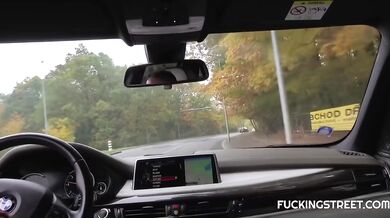 Blondynka z Czech, autostopowiczka, ruchana w bagażniku samochodu