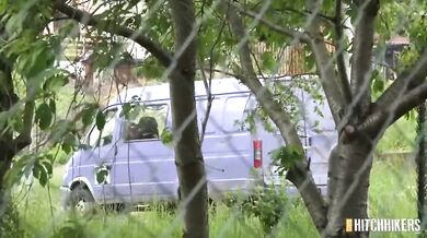 Biuściasta autostopowiczka Suzie Sun rucha wielkiego kutasa nieznajomego