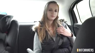 Biuściasta autostopowiczka Suzie Sun rucha wielkiego kutasa nieznajomego