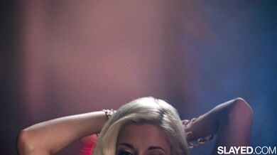 SLAYED - Rozbawione, niegrzeczne blondynki urządzają sobie dekadencką noc