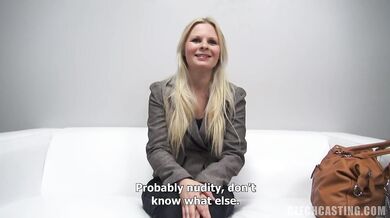 20-letnia amatorka Aneta pokazuje swoją cipkę i cycki