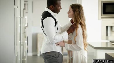 Samantha ošukaná obrovským černým ptákem