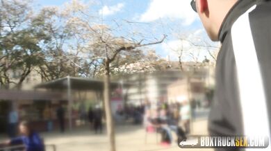 Suka Alexa Tomas ošukaná v polopriehľadnej dodávke