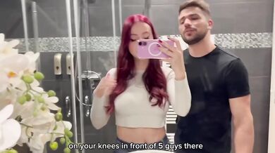 Muž podpoří svou přítelkyni během jejího prvního gangbangu