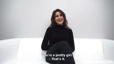 Stydlivá amatérka alespoň vykouří péro na castingu