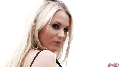 Laura Crystal follada en lencería negra sexy