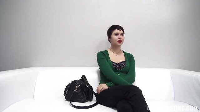 Amateur girl with short hair fucks at casting