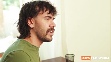 MILF w okularach Cory Chase uwielbia długie i głębokie