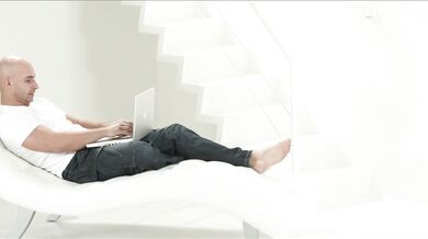 Iwia šuká holohlavého chlapa v art porne