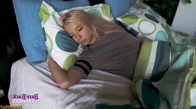 La rubia Kenzie Reeves como juguete sexual