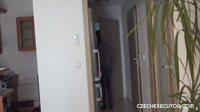 El alguacil checo se folla a la gitana Ashley Ocean