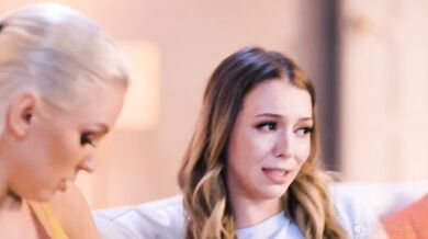 Lily Larimar y Kenzie Taylor se divierten lésbicamente