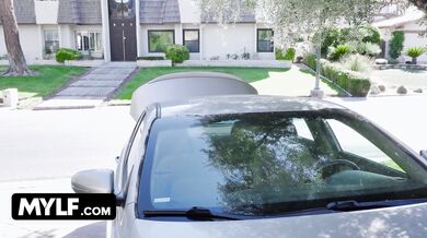 MYLF - Prsnatá ryšavá MILF šuká prsiami a rajtuje na nevlastnom synovi