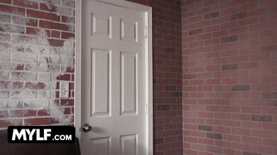 MYLF - Z perfektní manželky se stala zlobivá pronajímatelka