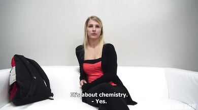 La amateur Pavlina muestra su cuerpo desnudo natural.