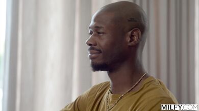 MILFY - Bohatá gazdinka Kianna miluje jazdu na hrubom BBC