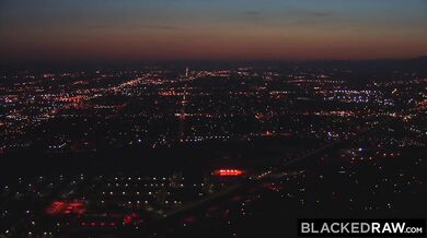 Blacked RAW - La chica sedienta Josie recibe la garganta profunda de la BBC de Anton