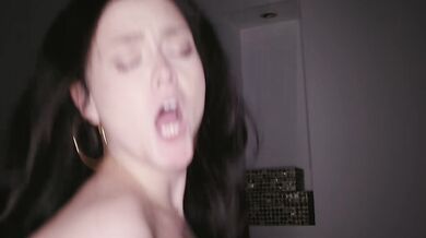 Blacked RAW - Těsná a drobná kráska Jade se oddává partnerovi pro BBC