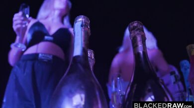 Blacked RAW - Dvě evropské krásky soutěží na večírku o BBC