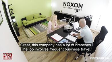 Blondýnka Angel Wicky ošukaná v kanceláři v práci