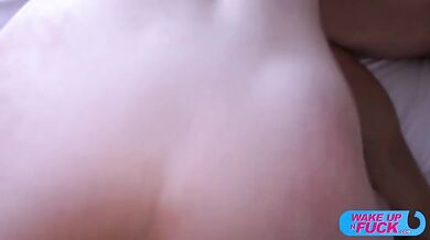 Brytyjskie i Czeskie laski uprawiają seks we trójkę z perspektywy pierwszej osoby