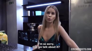 Lucky Bee fucks with her friend for money in threesome