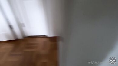 Chcem šukať svoju prsnatú nevlastnú sestru Angelu White