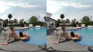 Šukání u bazénu ve VR pohledu