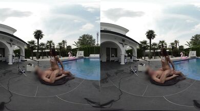 Šukání u bazénu ve VR pohledu